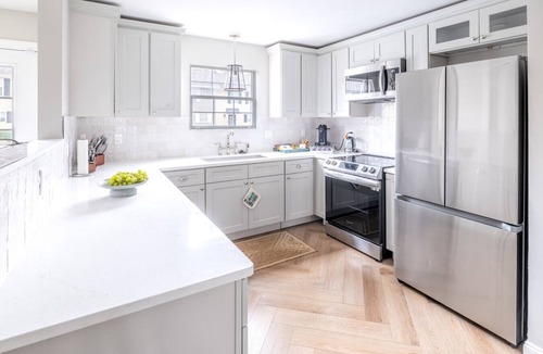 Northeast South Bend Villa | ★ Walk to Notre Dame Stadium | Games & Concerts | 5BR Sleeps 12