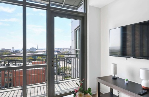Cannonborough Elliotborough Apartment | Walkable Downtown Stay - Balcony, Pool & Gym