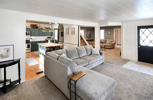 Naples House | Walkable Naples Wine Country 5BR Hot Tub Sleeps 16 Bristol Mountain