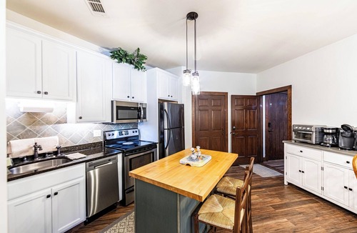 Eatonton Villa | Waterfront Cuscowilla Villa 2 Bedroom Suite on Lake Oconee with assigned Boat Slip