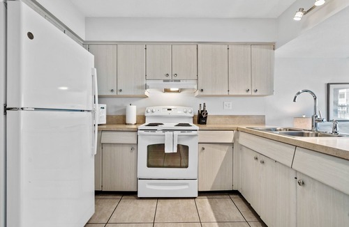 South New River Isles House | Waterfront Haven: Modern Luxury & Yacht Views in Citrus Isles