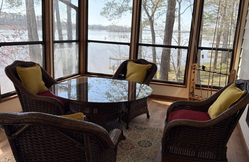 Cedar Bluff House | Waterfront Home Sleeps Five ~ Two Kayaks and Private Pier