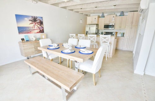 Key Colony Beach House | WATERFRONT Key Colony Beach Retreat 37’ Dock Cabana Club- Kayak & Bikes- Parking