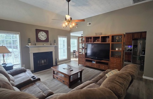 Eatonton House | Waterfront on Lake Sinclair 4 bedroom 4bath Bring your boat or relax on the lake