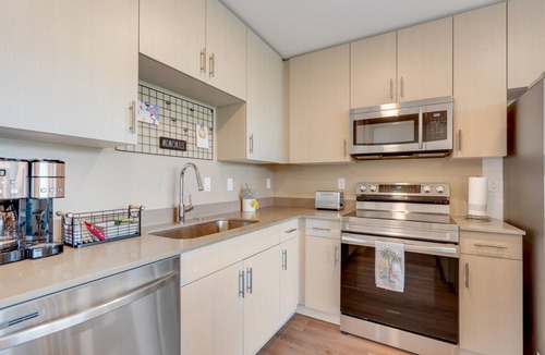 Central Sarasota Condo | Waterfront Relaxation - Modern Comfortable Condo