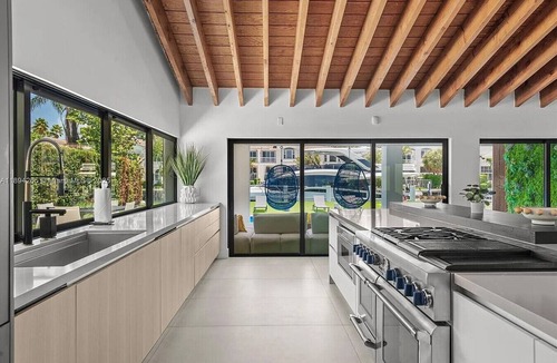 Hallandale Beach Villa | Waterfront Villa with Private Dock