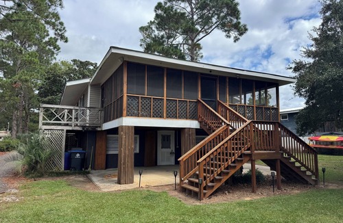 Summerton House | Waterfront with dock, less than 5 min to boat landing, gas, ABC and restaurant.