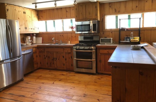 Craftsbury Village House | Well equipped cozy home sleeps 10 - hiking, biking, skiing & world class beer!