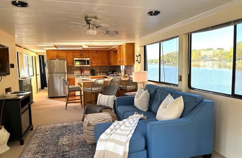 Talladega Boat Rental | “Whatever Floats Your “House” Boat” AC,Heat