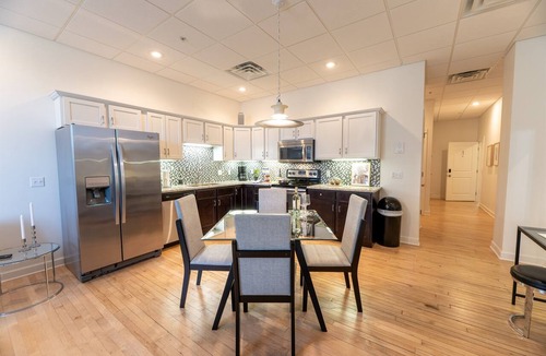 Saint Joseph Condo | Wine & Waves | Downtown Rooftop Deck | Fireplace