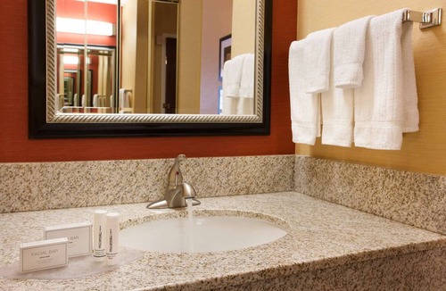 Las Vegas Hotel | Your Ideal Home Base for Exploring Vegas! Outdoor Pool & Whirlpool!