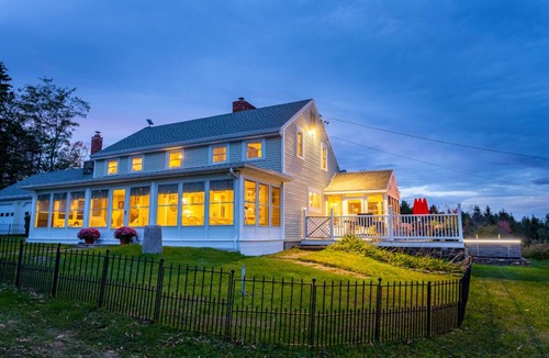 Oak Hill House | Your peaceful, private retreat, PERFECT FOR READAWAYS! Incredible views!