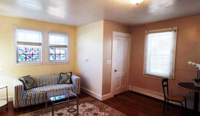 1 BR unit, private entrance and bathroom, free parking, walk to FSU