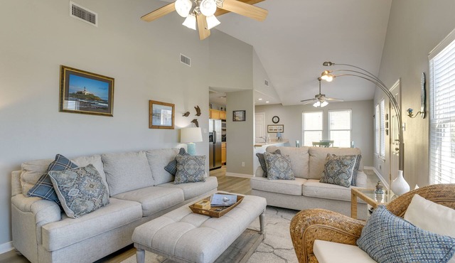 < 1 Mi to Beach! Poolside Retreat in Galveston