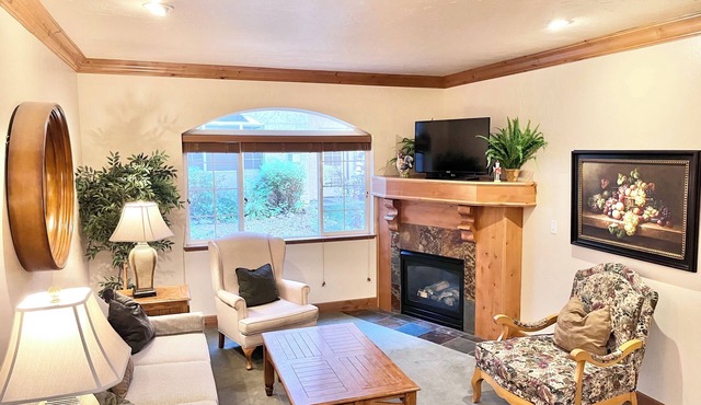 1049 | King Villa w/Kitchen | Near Wasatch SP