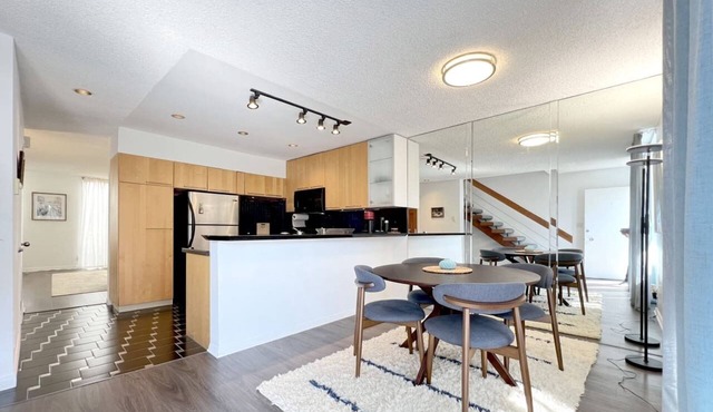 #11 Modern 2-BR sanctuary walk to shops & beach