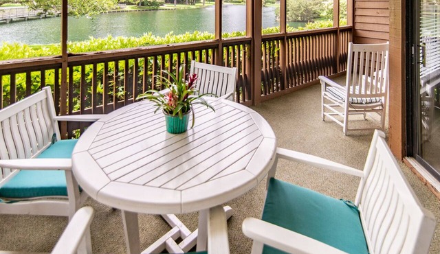 $150 activities - E-gift card when you book - Lakefront Screened in Porch | KLC 112