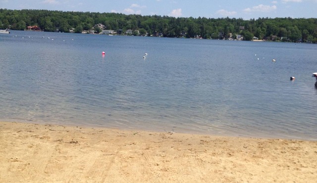 2 bedroom Lake home on Private Road directly across from private community beach