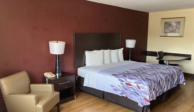 2 Comfortable Rooms w/Microwave & Fridge – Convenient