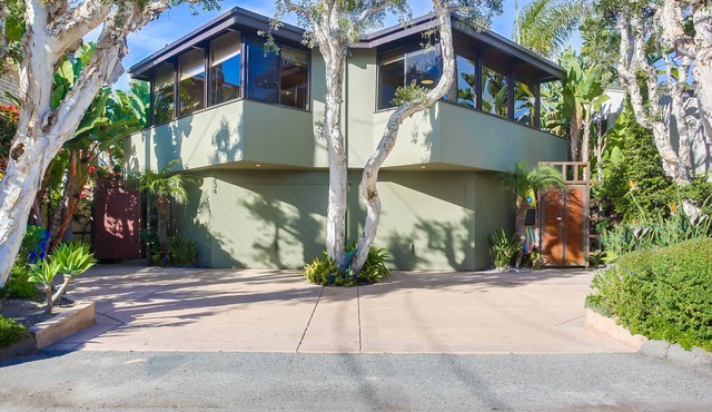 2 Connected Homes Walking Distance to the Beach and Track: The Surf & Turf in Del Mar