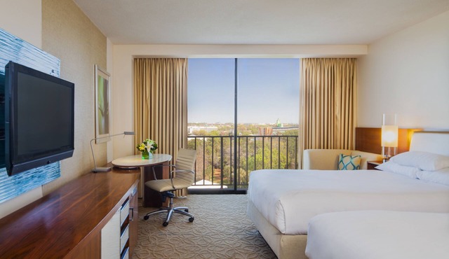 2 Connecting Suites at a 4⭐️ Hotel