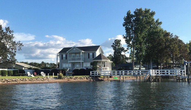 2 Family Lakefront Home on Big Water in Gilbert - Families & Pets Welcome