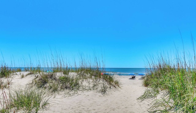 2 Mi to Beach! Hilton Head Golf Escape w/Balcony