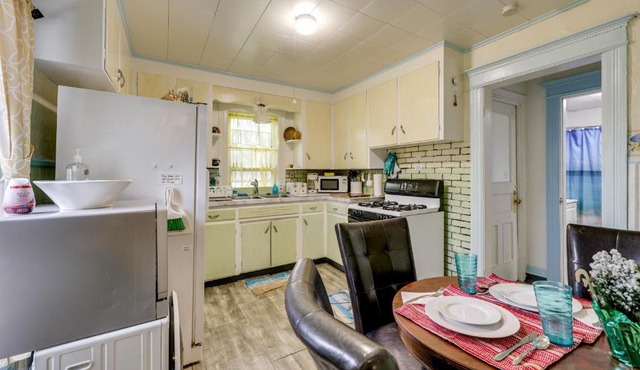 2 Miles to Dtwn! Idyllic Rochester Apt w/Hot Tub