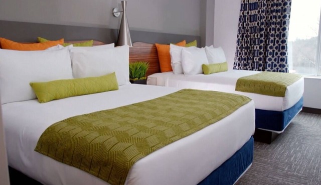 2 Two Bedrooms with 2 Queens and 1 King at The Kartrite Resort!