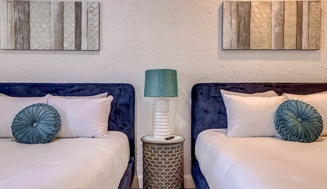 22 Amira SHARP · Sleeps 4 Heated Pool+Spa Dog Friendly $DiSCOUNT$