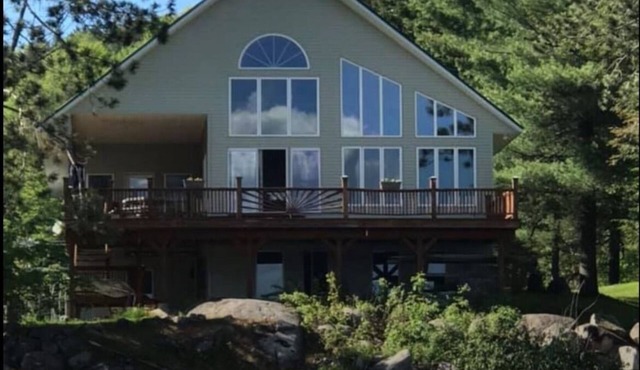 3-bedroom Chalet at Eagle Bay Village with a Loft Sleeps 12