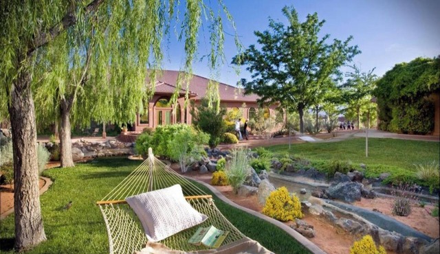 3 Relaxing Suites w/Stunning Mountain Views Great for Group Adventures