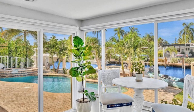 350 · Oasis Waterfront! Boat Rental/Spa/BBQ/Kayaks/Pool!