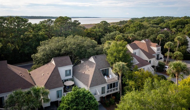 3BR End Unit Spinnaker w/Beach Boardwalk Access Across Street! Amenity access included!