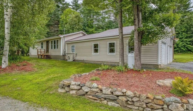 3BR with A/C, a Firepit and Private Lake Access!