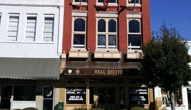3rd floor studio loft downtown Troy