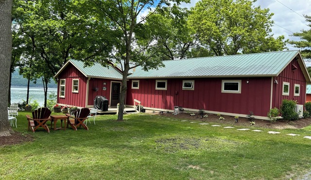 4 Bedroom, 1.5 bath- Air-Conditioned House on Lake Champlain - Seasonal May- Oct