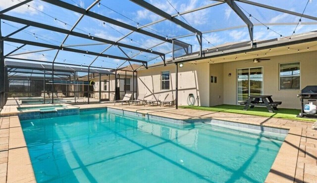 4 Bedrooms/2 Bathrooms/Crystal Cove (4706RR)