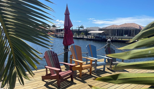 4 bedrooms (2 MASTER) in total 3 bath SOUTH-facing large pool, boat dock
