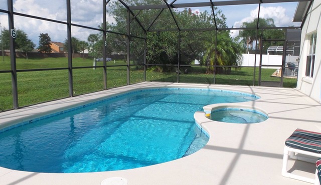 4 BR 3 BA, Secluded large pool and deck, Netflix WIFI AppleTV, gated community