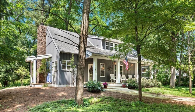 4 BR 4 BA Cottage - Walk to Private BEACH!