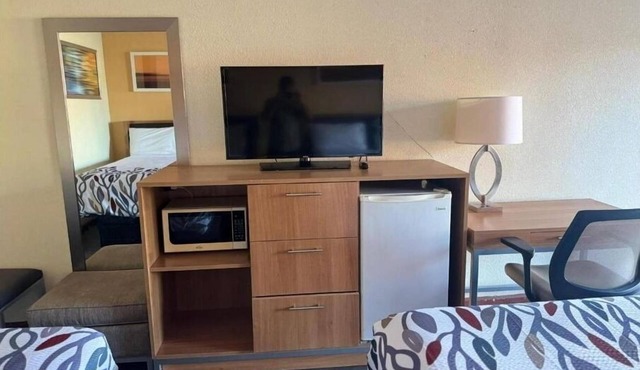 4 Convenient Rooms Near I-95 – Great for Family Adventures