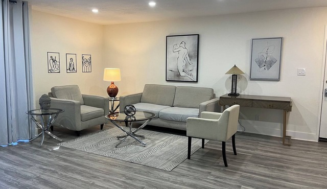 4. Wonderful 2-Bd 2-Bth City center