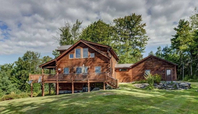 489O Beautiful modern log home on 17 acres close to skiing, private, views, fire pit, Ping Pong, AC!