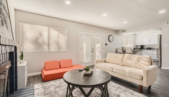 4BR w/GameRoom and Heated Pool 10 Min to Strip!