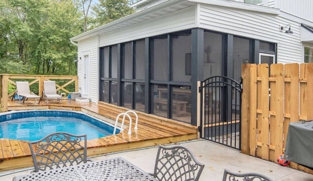 5-bedroom house with pool & hot tub, Lake MI beach access, theatre & game rooms