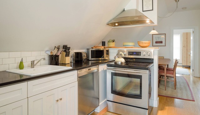 5BR Retreat on Battery Park, Sleeps 10