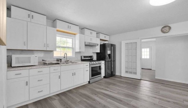 5BR Sleeps 10 | 5 Min to Beach | Fort Walton Beach | BBQ