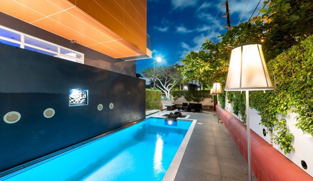 7BR/6.5BTH Modern Miami Luxury Gem