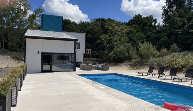 90 min from Chicago, Pool, Hot Tub, Pet Friendly come enjoy After Dune Delight